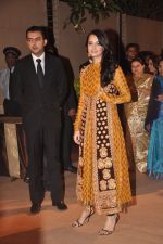 Dia Mirza at the Honey Bhagnani wedding reception on 28th Feb 2012 (252).JPG
